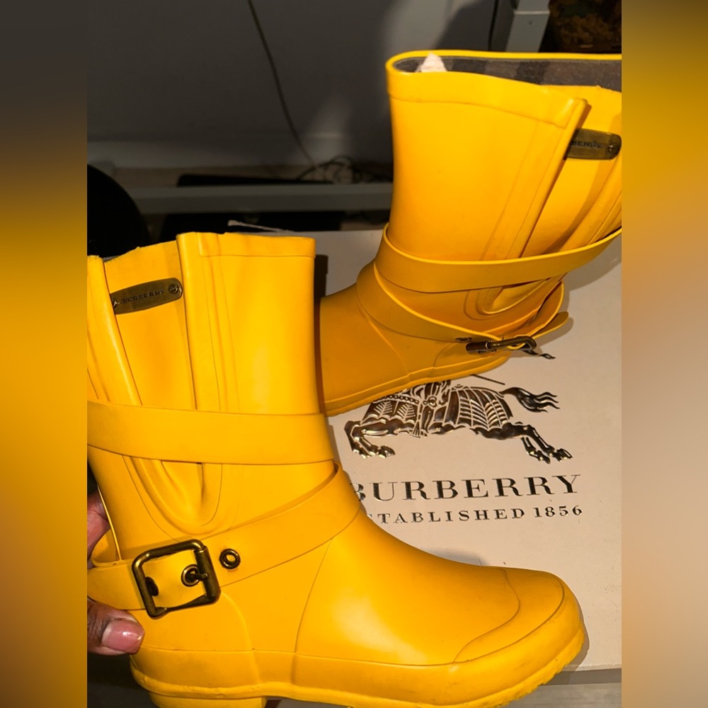 Burberry Mustard Rainboots